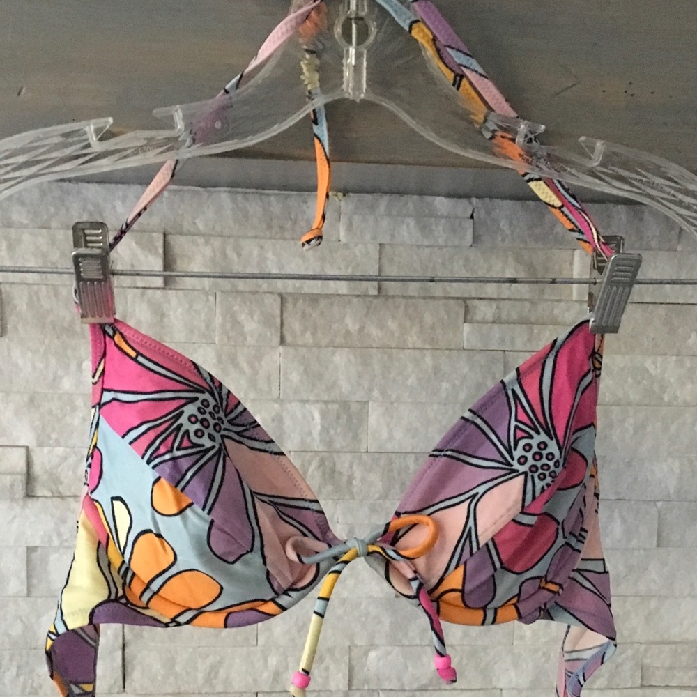 *SOLD* VICTORIA’S SECRET BIKINI TOP MED 34B